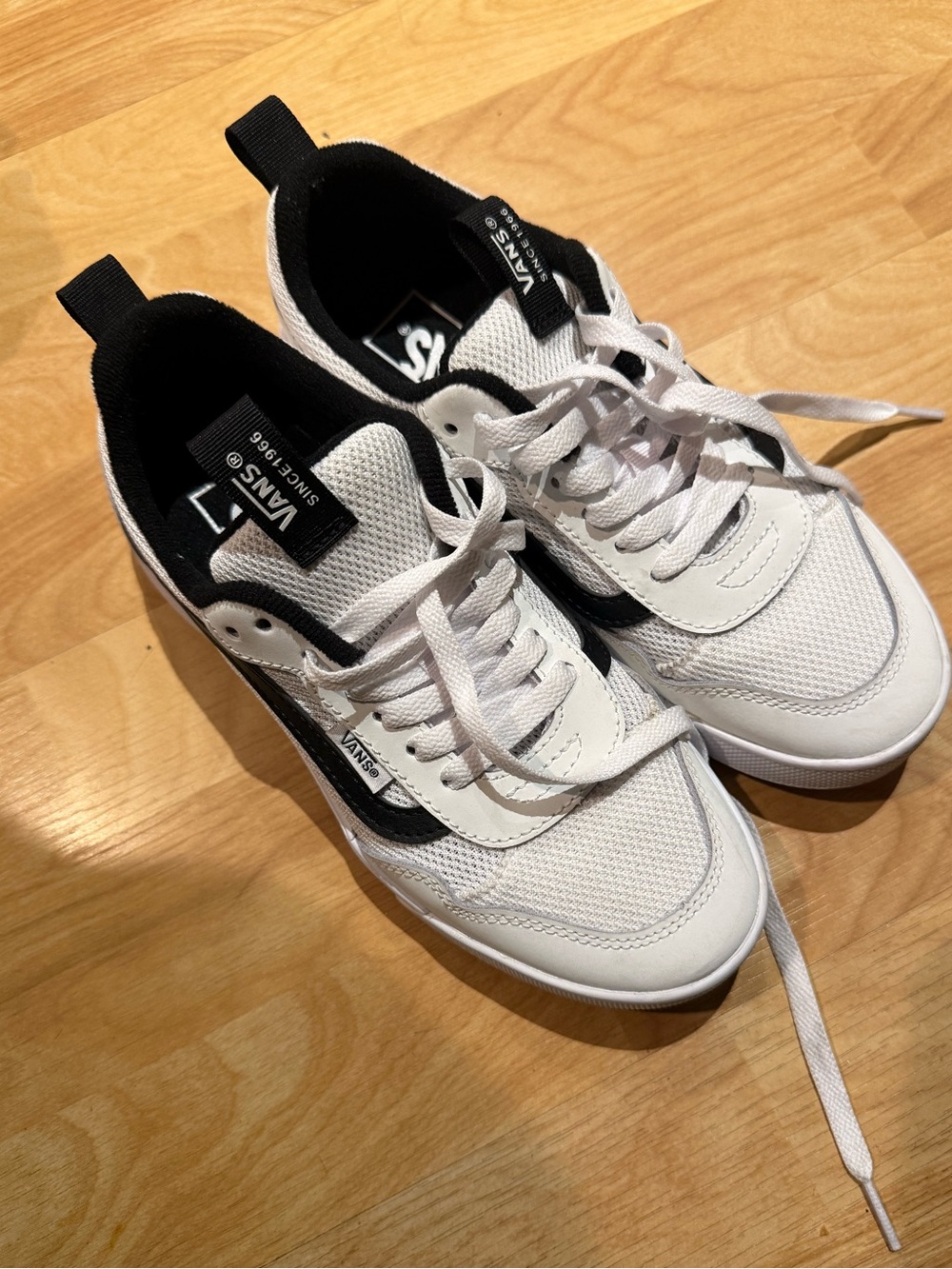 Vans UltraRange EXP sneakers youth size 4 white black